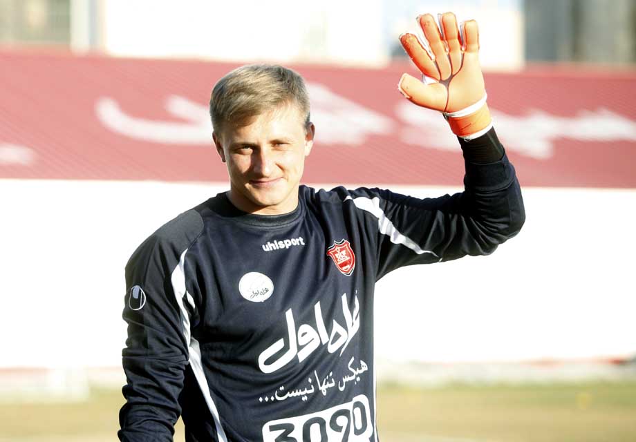 دروازه‌بان ازبک پرسپولیس فردا از ایران می رود