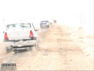 برف و کولاک راه 40 روستای زنجان را بست