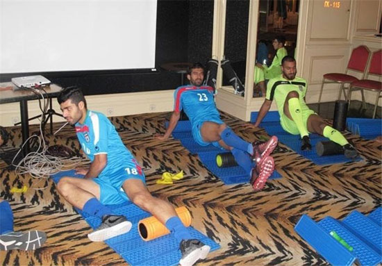 تمرین کششی بازیکنان تیم ملی فوتبال در هتل