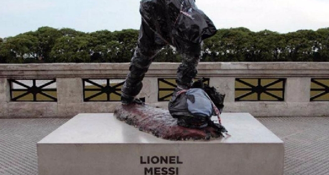 تخریب مجسمه مسی در بوینس آیرس