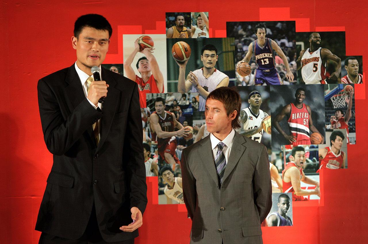 بلندقدترین مربی بسکتبال جهان در چین
