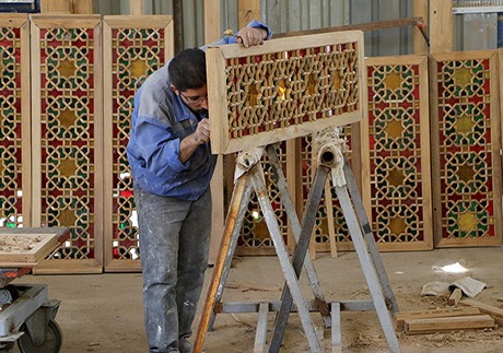 ساخت پنجره های چوبی حرم مطهر امام موسی کاظم و امام جواد (ع) در شیراز