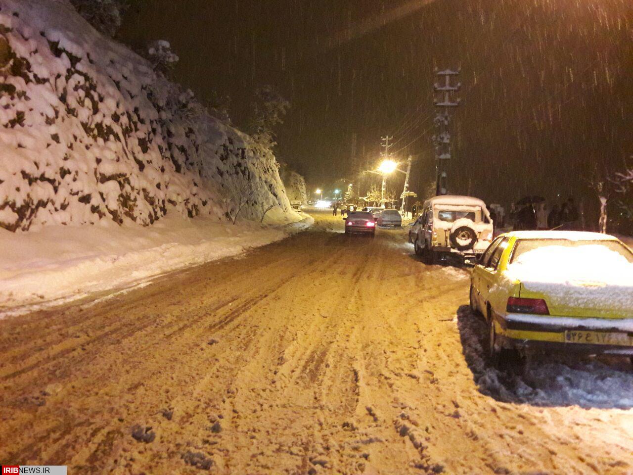 برف راههای ارتباطی 23 روستای شهرستان اسلام آباد غرب  مسدود کرد