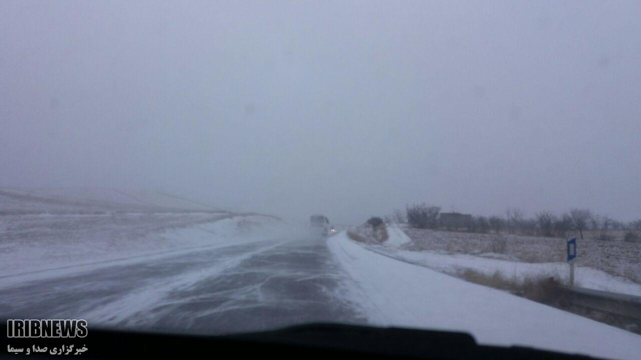 بارش پراکنده برف و تردد روان جاده ای