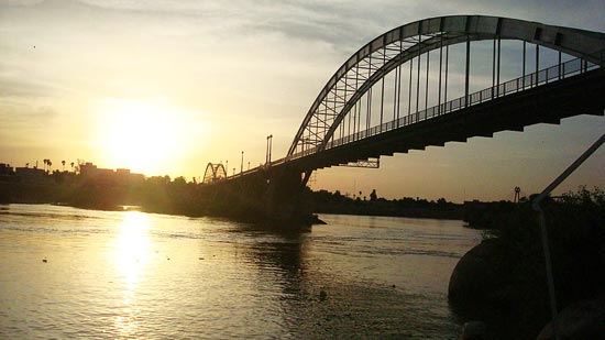 برگزاری جشن‌ آب‌های خوزستان بر روی پل سفید اهواز + عکس