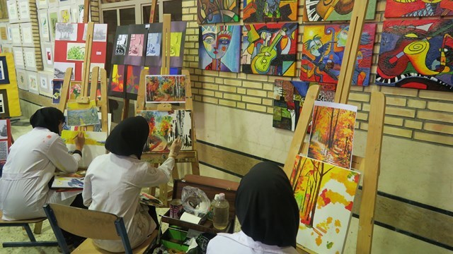 افتتاح نخستین نمایشگاه دست ساخته های هنرجویان وهنرآموزان اهوازی