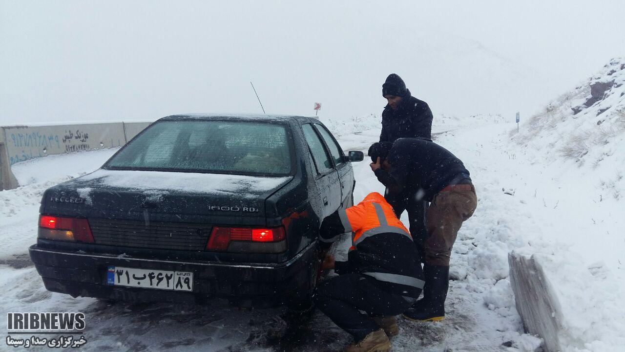 امدادرسانی به 795 گرفتار در برف