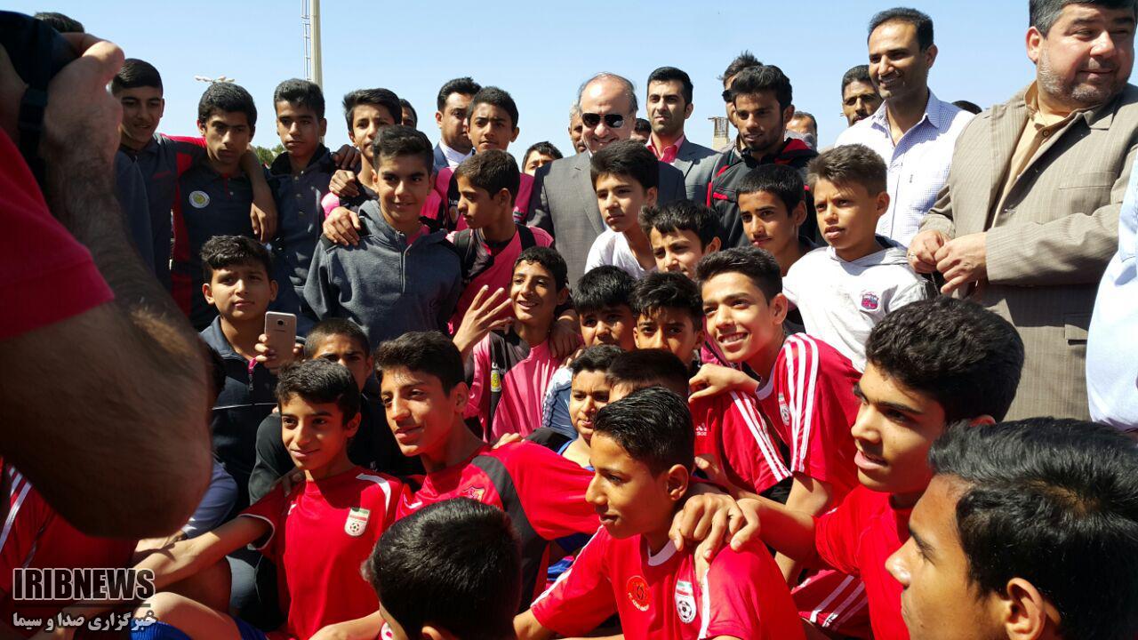 بازدید وزیر ورزش و جوانان از پروژه های ورزشی آبادان و خرمشهر + فیلم
