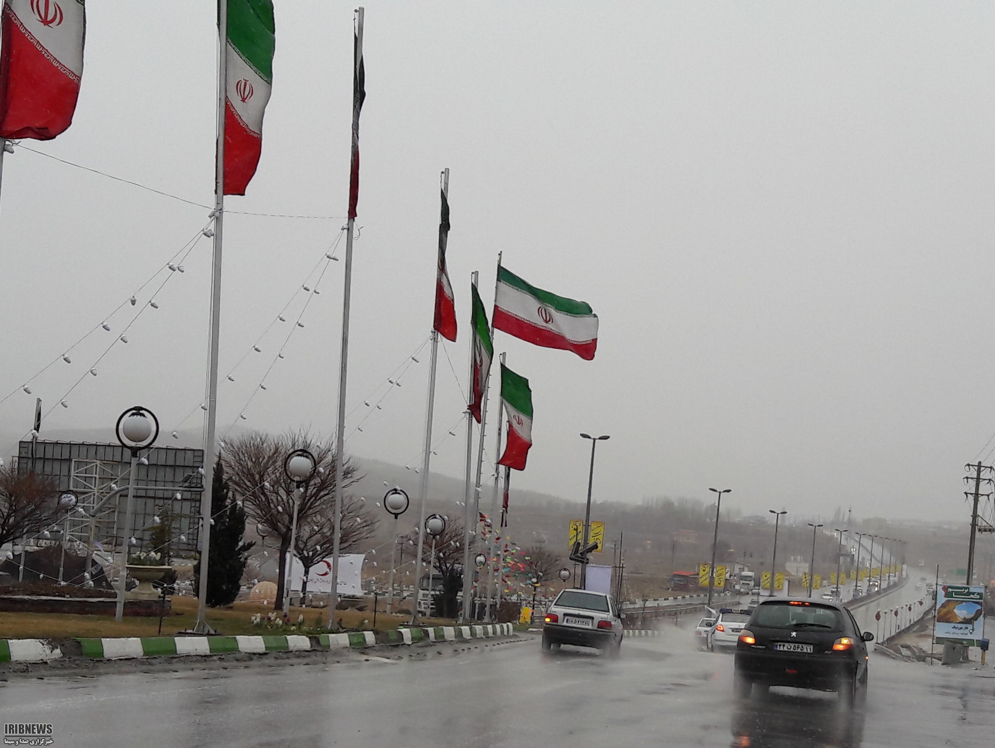 آغاز بارش باران در فیروزکوه