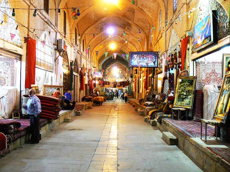تاکید بر مرمت بازار وکیل مشهورترین بازار تاریخی ایران