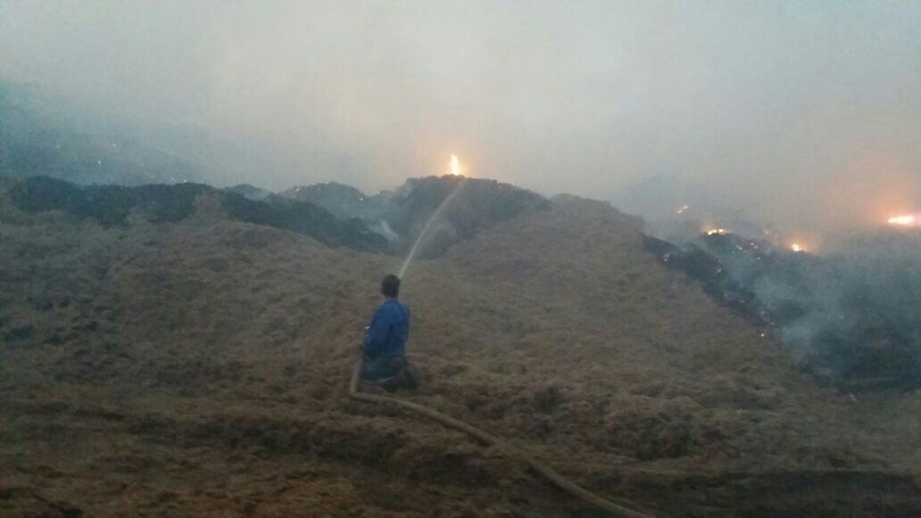 مهار آتش سوزی در کارخانه کاغذ پارس هفت تپه