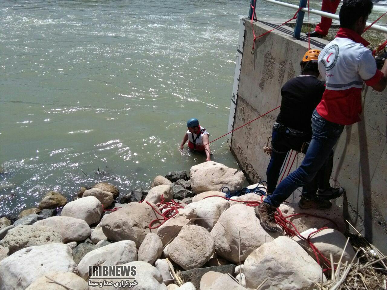 غرق شدن مردی 35 ساله در رودخانه دارشادمان منطقه برنجان کرمانشاه