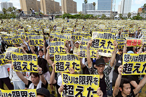 تظاهرات هزاران ژاپنی علیه حضور نظامی آمریکا در اوکیناوا
