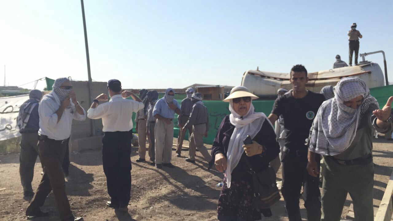 تجمع فریب‌خوردگان فرقه رجوی در مقابل اردوگاه لیبرتی در عراق +فیلم