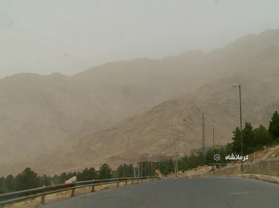 گردو غبار و کاهش محسوس دید افقی در مناطق مرزی استان کرمانشاه