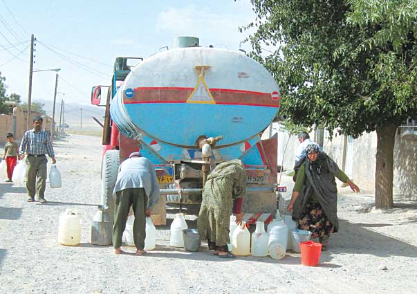 آب رسانی با تانکر سیار به 206 روستای استان