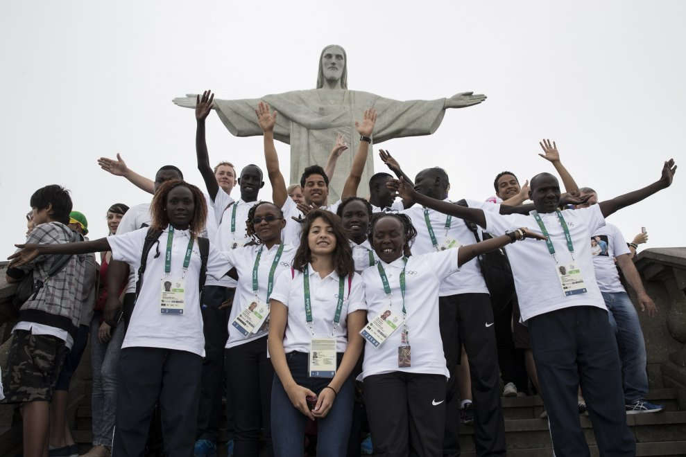 المپیک ریو؛ رژه تیم پناهندگان پشت پرچم المپیک