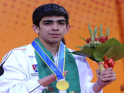 شاهین ایزدیار، تنها نماینده ایران در رقابت های شنا