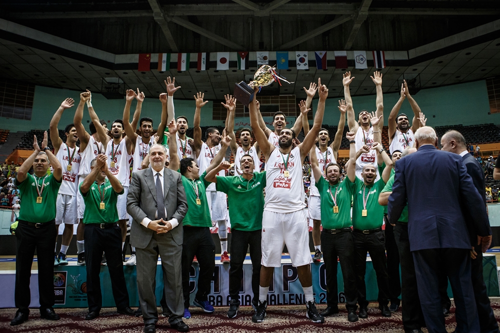 حواشی جشن سومین قهرمانی پیاپی ایران