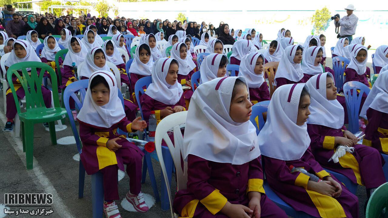 نواخته شدن زنگ شکوفه ها در مدارس آبادان