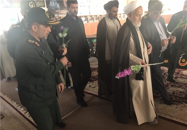 ادای احترام نماینده ولی‌فقیه در سپاه پاسداران انقلاب اسلامی به شهدای یاسوج