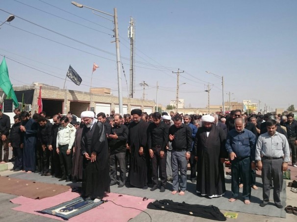 اقامه نماز ظهر عاشورا در آبادان