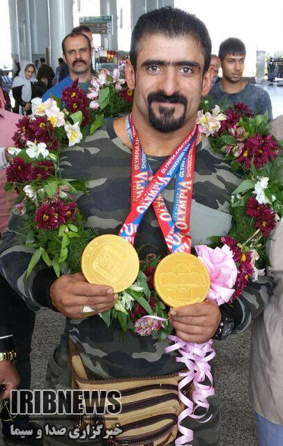 استقبال از قهرمان پاورلیفتینگ جهان در شیراز
