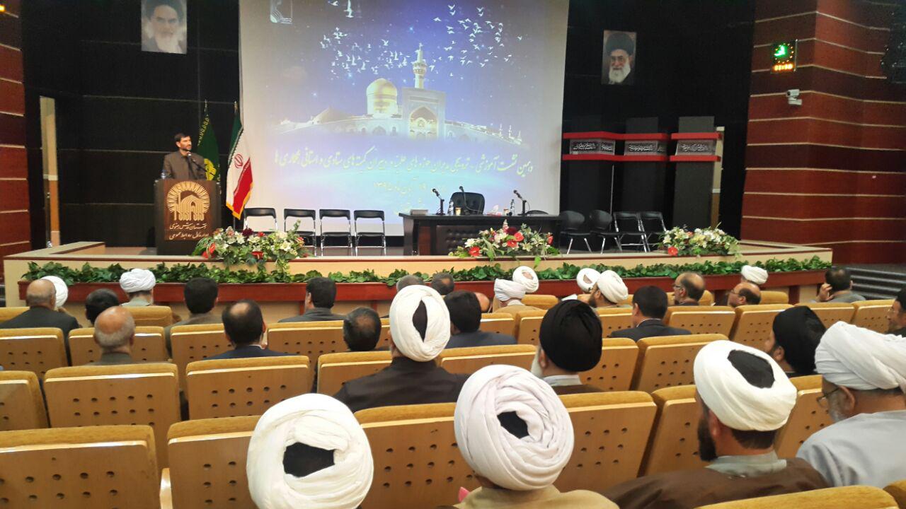 نشست مشترک معاونین پرورشی آموزش و پرورش با مدیران حوزه های علمیه در مشهد