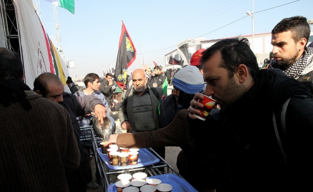 اطعام زائران حسینی در موکب شهرستان رستم