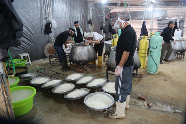 توزیع 10 هزار پرس غذا بین زائرین حسینی
