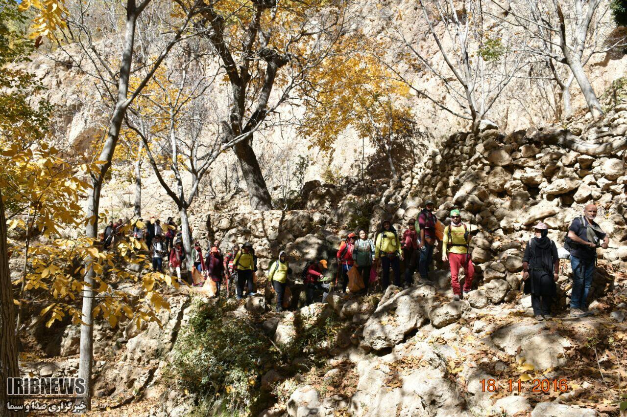 پاکسازی دو روستای هدف گردشگری در فارس