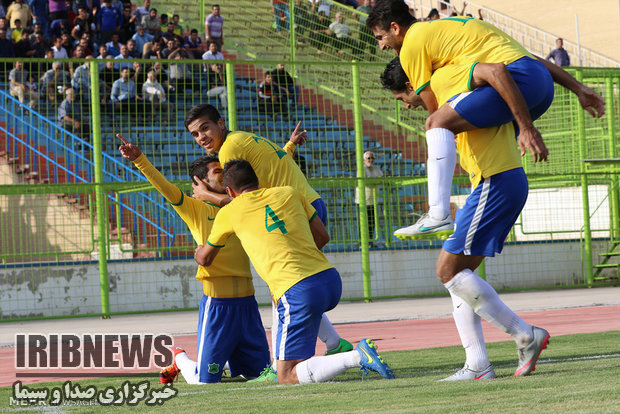 پیروزی تیم فوتبال صنعت نفت آبادان در خانه سیاه جامگان مشهد