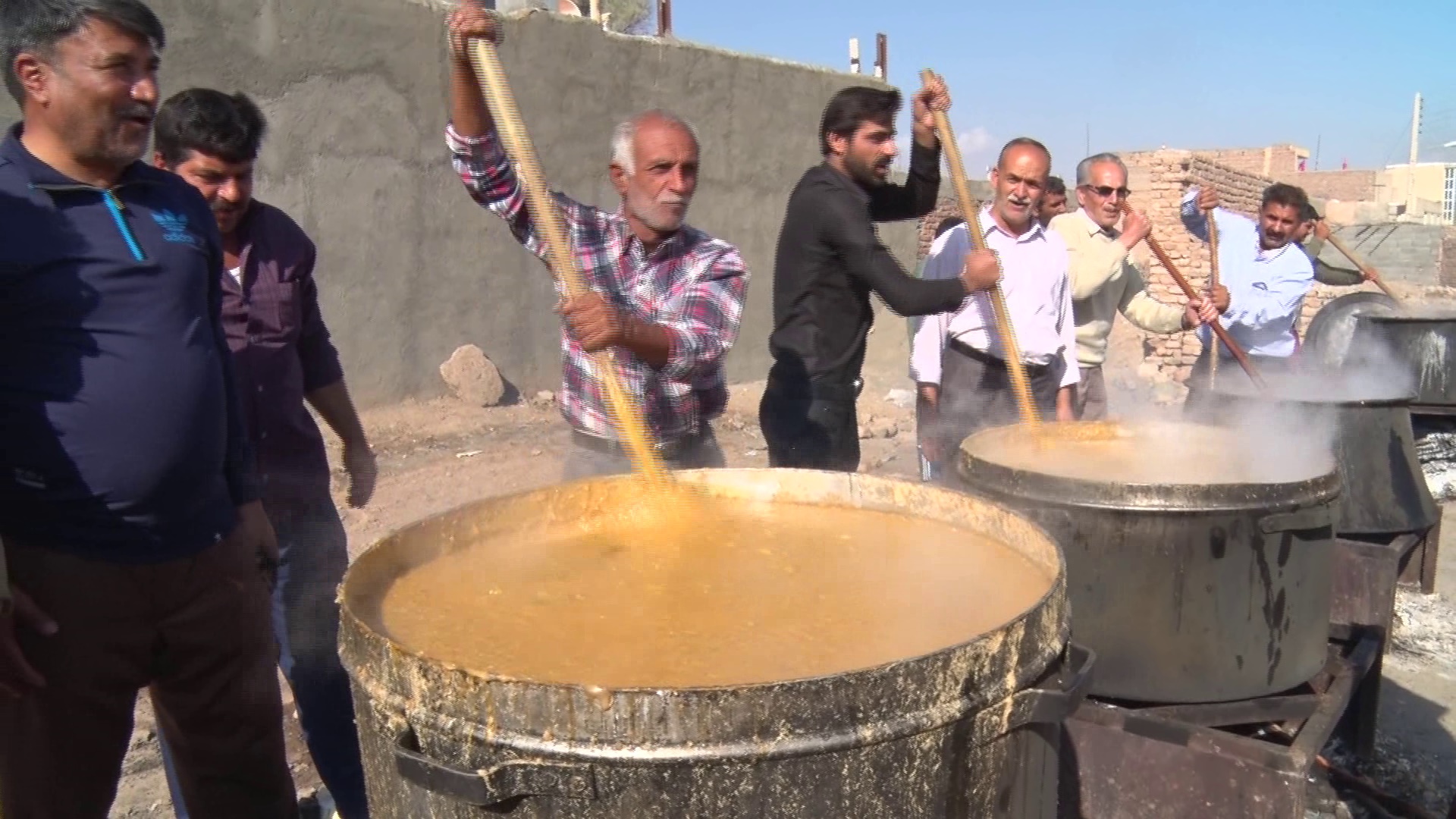 طبخ غلور به نیت تمنای باران در نهبندان