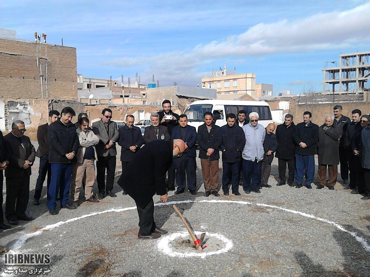 کلنگ مدرسه 20 کلاسه بنیاد علوی در مهاباد بر زمین زده شد