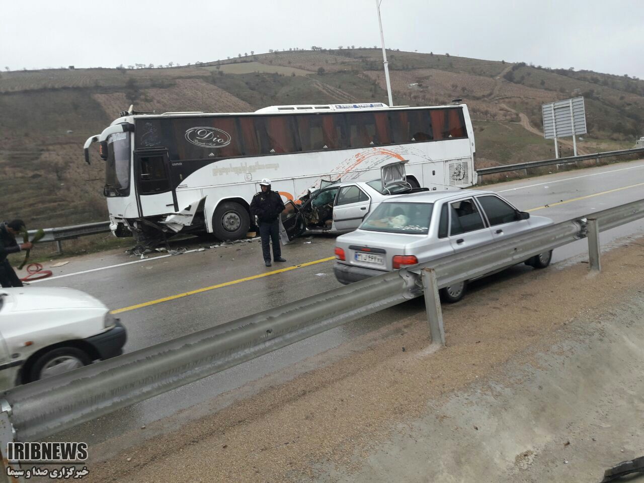 برخورد اتوبوس و خودروی پژو با 8 مجروح