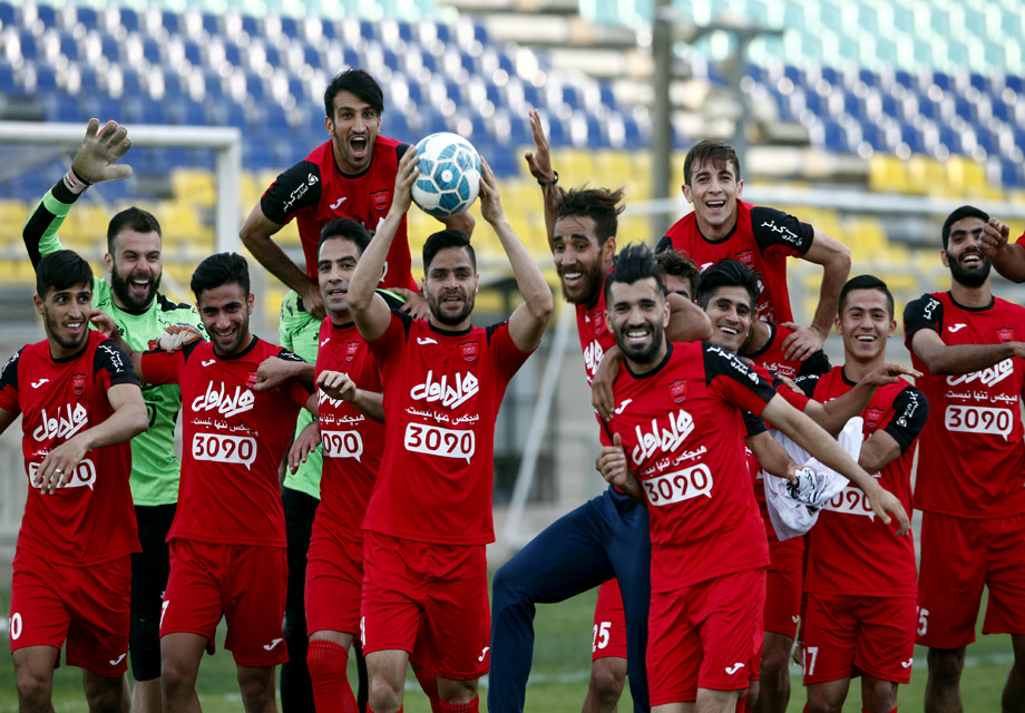 حضور هواداران برای تبریک قهرمانی در ورزشگاه شهید کاظمی