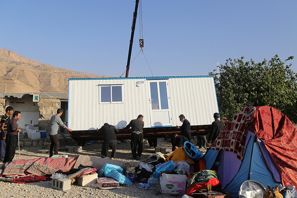 ارسال 40 کانکس به مناطق زلزله زده کرمانشاه