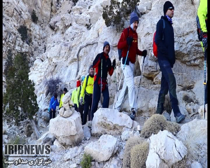 صعود جمعی از کوهنوردان فارس به قله هماک بندرعباس