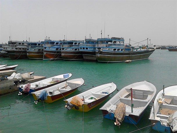 تردد قایق های 75 اسب بخار صیادی در خلیج فارس