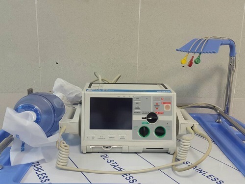 اهدای یک دستگاه الکتروشوک به بیمارستان آنکولوژی امیر