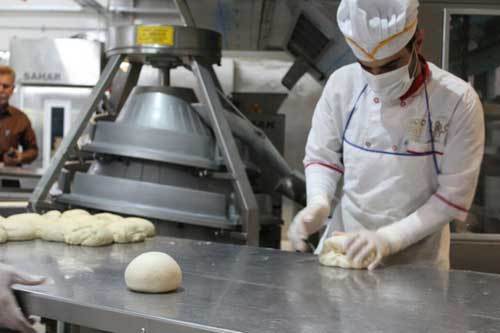 ۱۲ مجتمع تولید نان استان آماده خدمات رسانی در زمان بحران