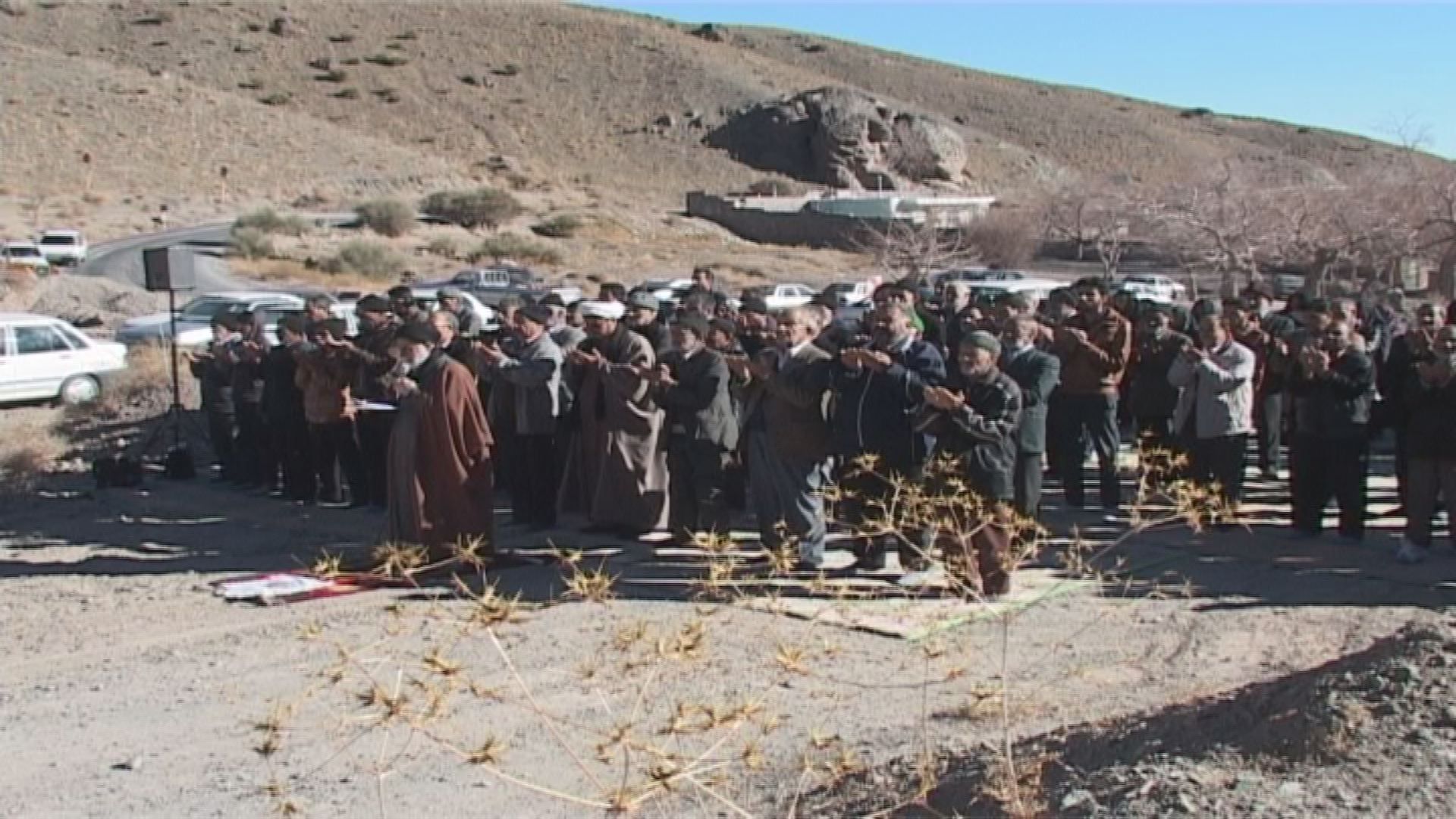 اقامه نماز طلب باران در روستای بهدان