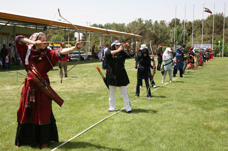 کمانداران در زاهدان سیبل‌ها را هدف می‌گیرند