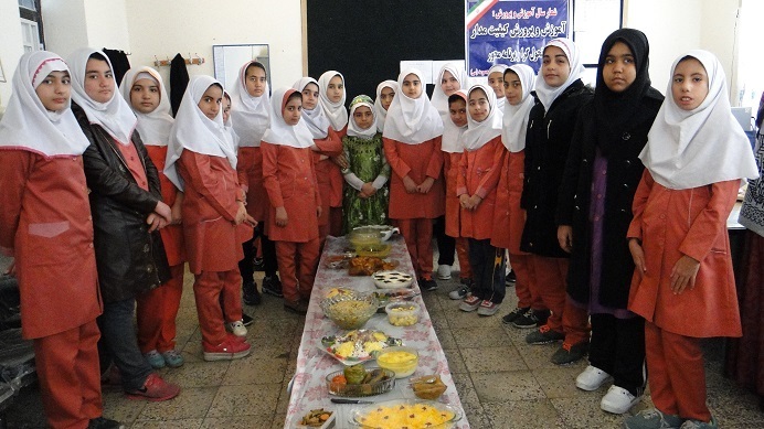 نمایشگاه غذا‌های سنتی در دبستان حضرت معصومه یاسوج