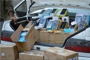 کشف گوشی های تلفن همراه قاچاق در فیروزآباد