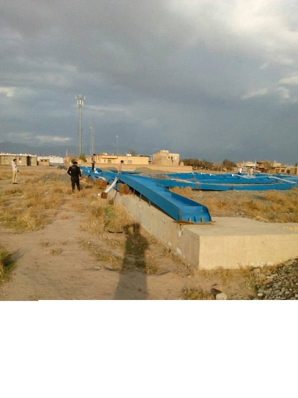 ستون هاي سالن ورزشي روستاي قطن آباد نیشابور بر اثر وزش باد فروریخت