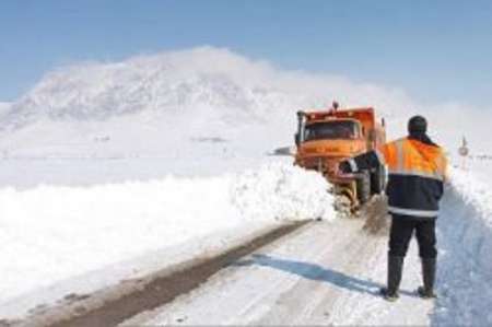 امدادرسانی به سرنشینان 57 خودروی گرفتار در برف