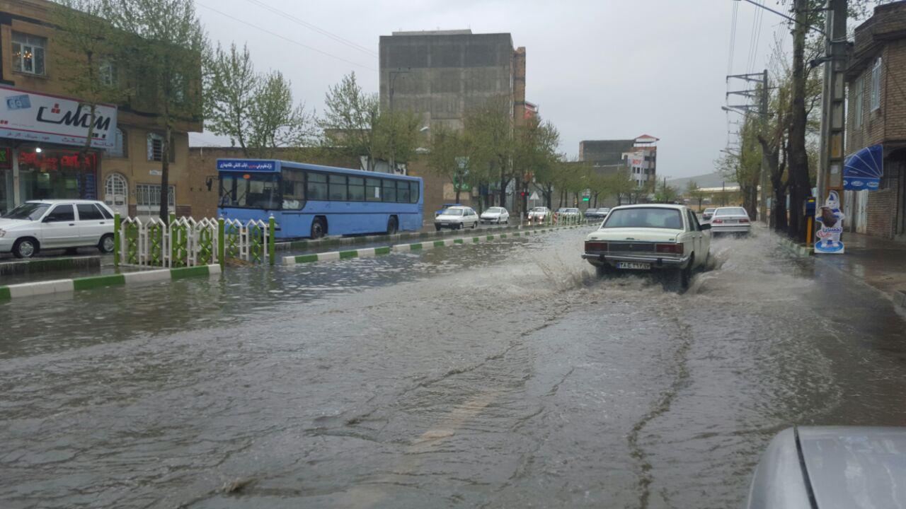 کندی تردد براثر بارش برف و باران در برخی محورهای آذربایجان غربی