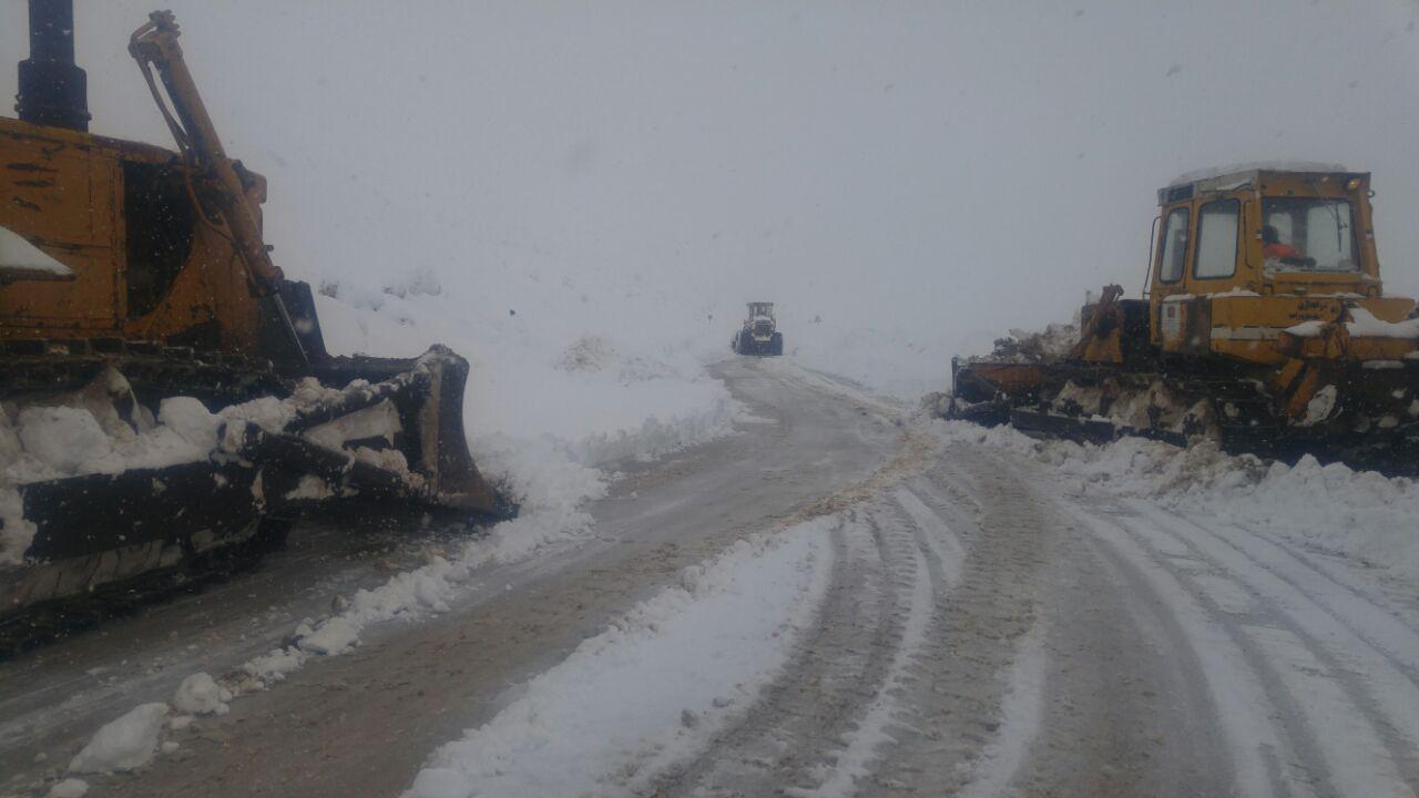 زمین گیر شدن گروه های عملیاتی در پی بارش برف سنگین