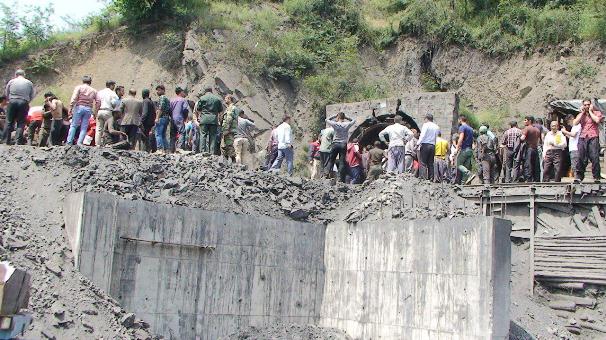 برای پیگیری حادثه انفجار معدن آزادشهر نمایندگان دولت در راه گلستان